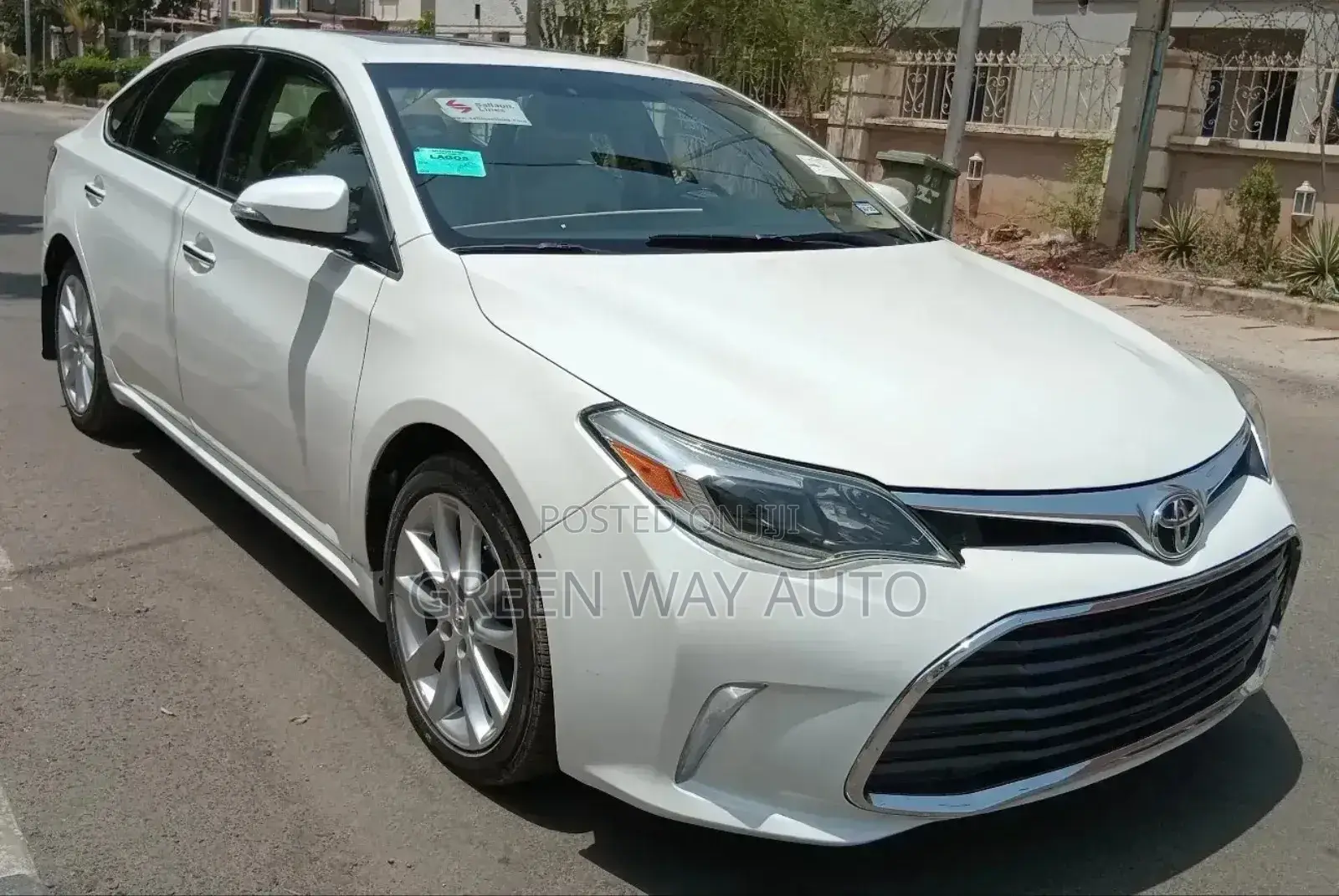 Toyota Avalon Limited 4dr Sedan (3.5L 6cyl 6A) 2014 White