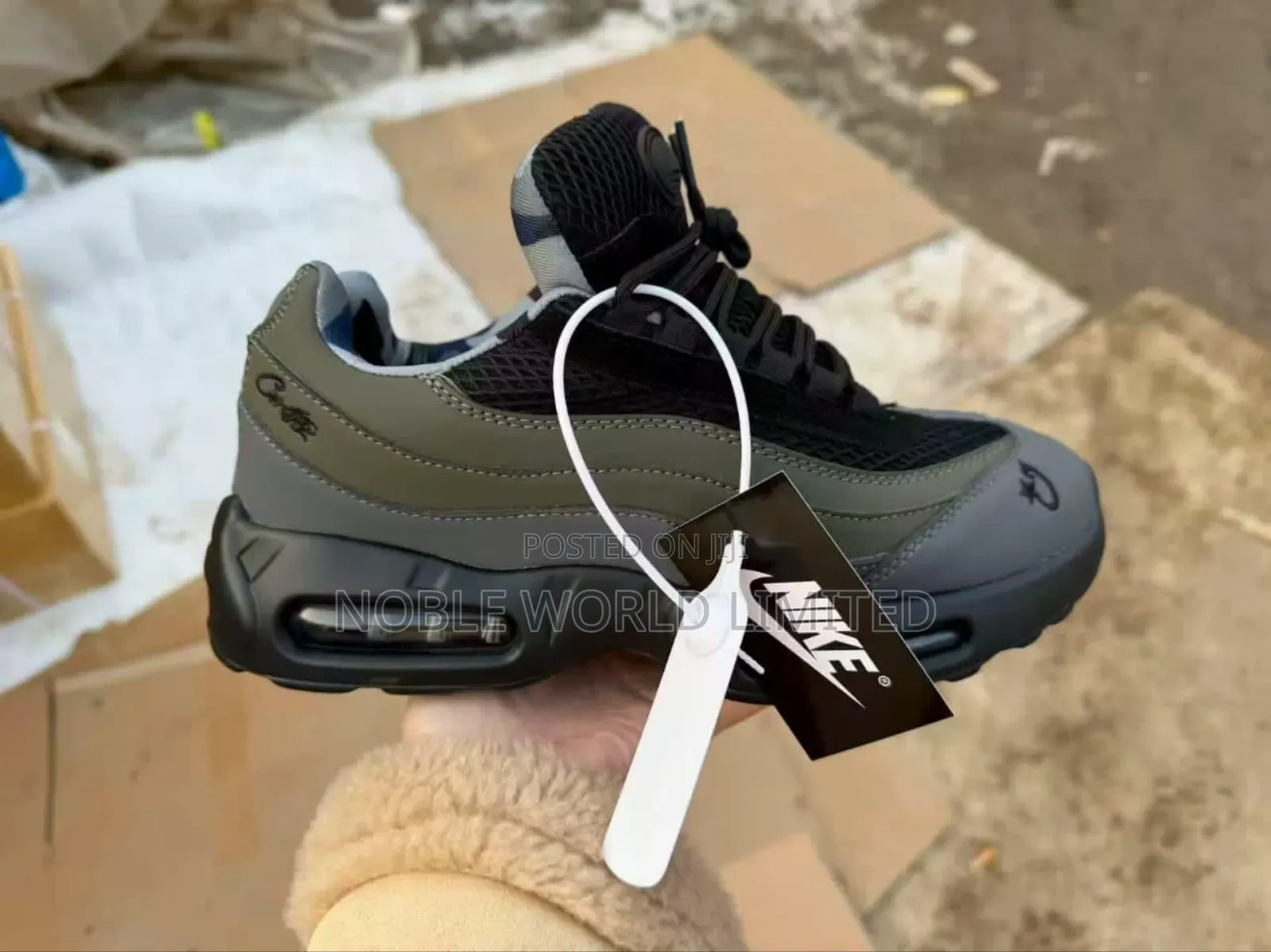Sleek Nike Unisex Sneakers Oyk 6h