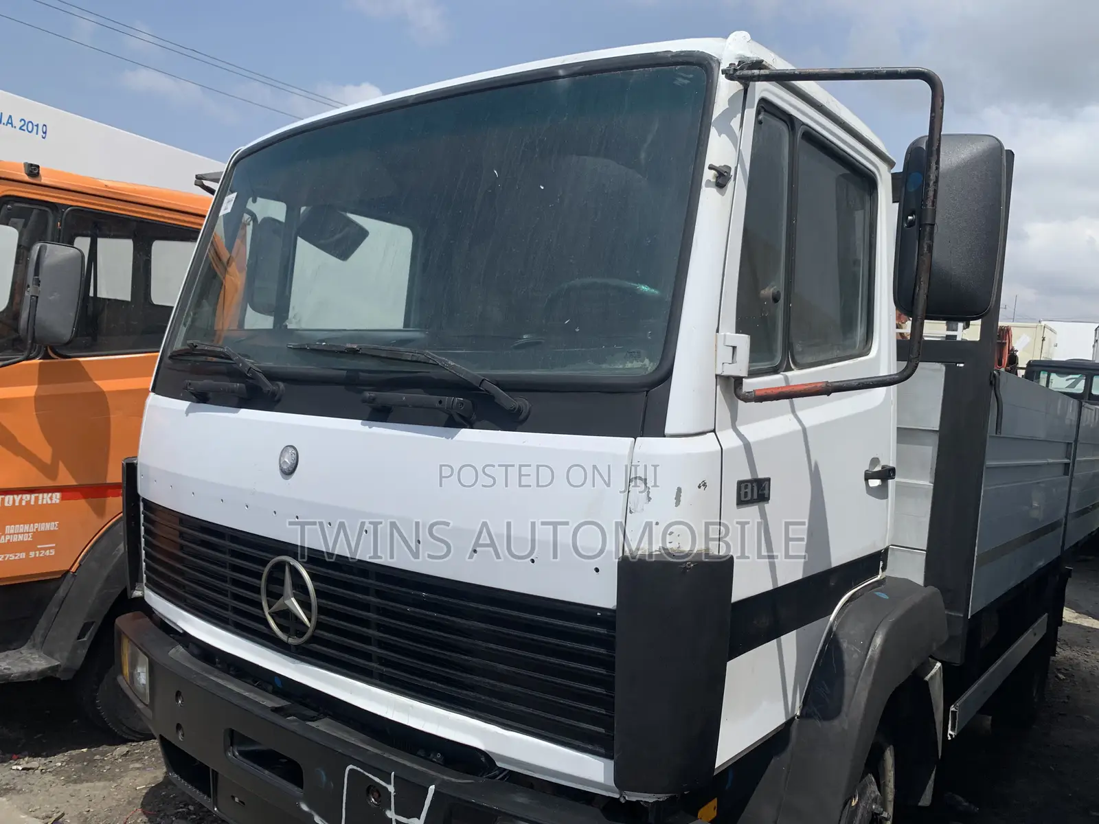 Mercedes-Benz 814 Bucket 6 Cylinder