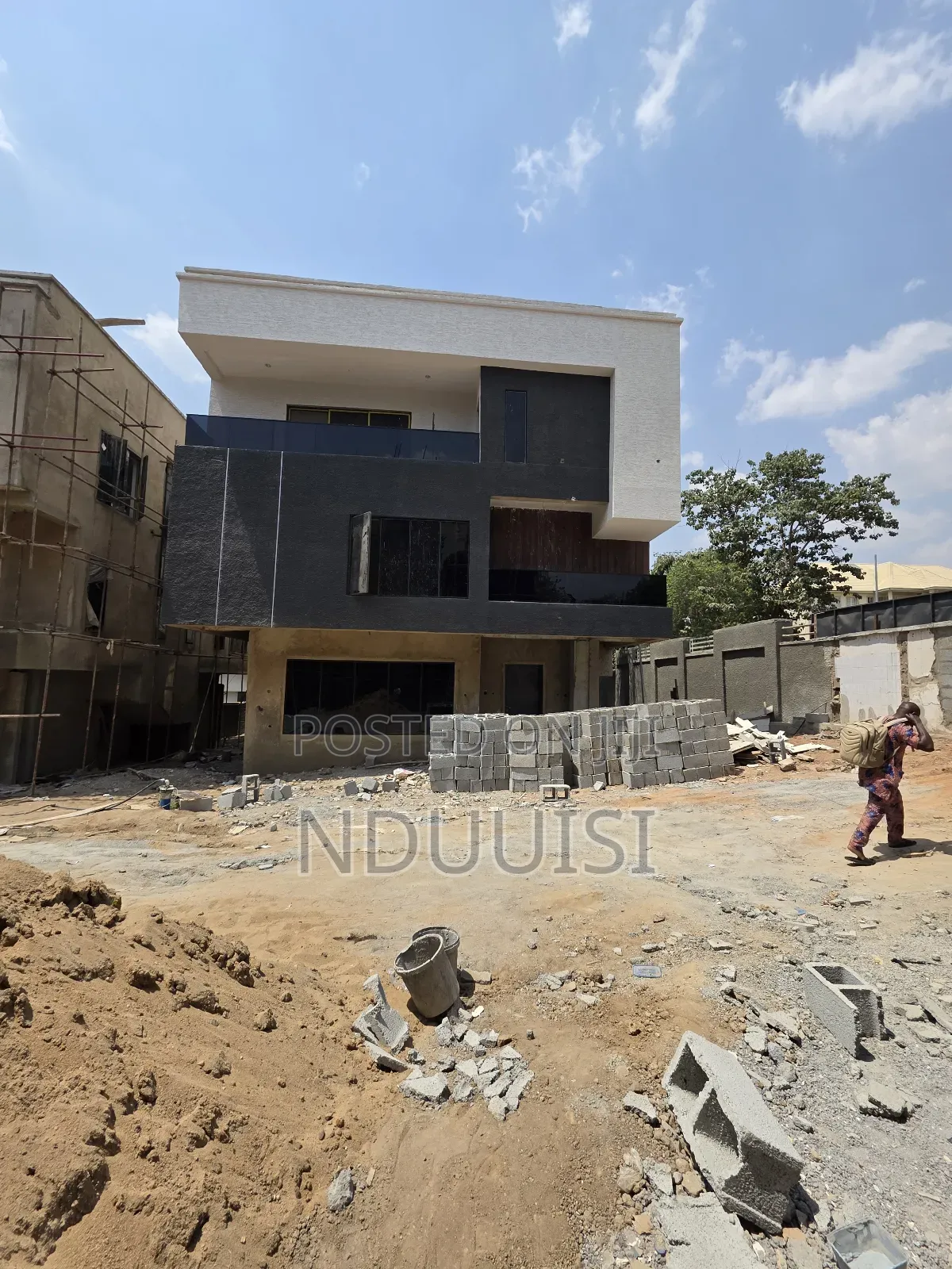 5bdrm Duplex in Utako for sale