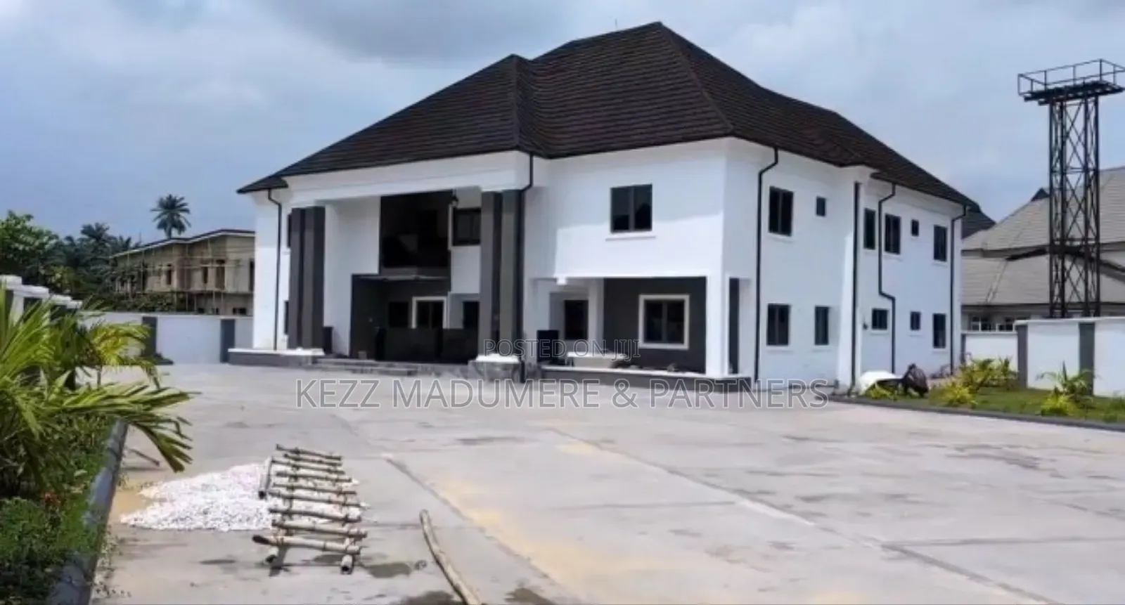 6bdrm Duplex in Shelter Afrique for sale