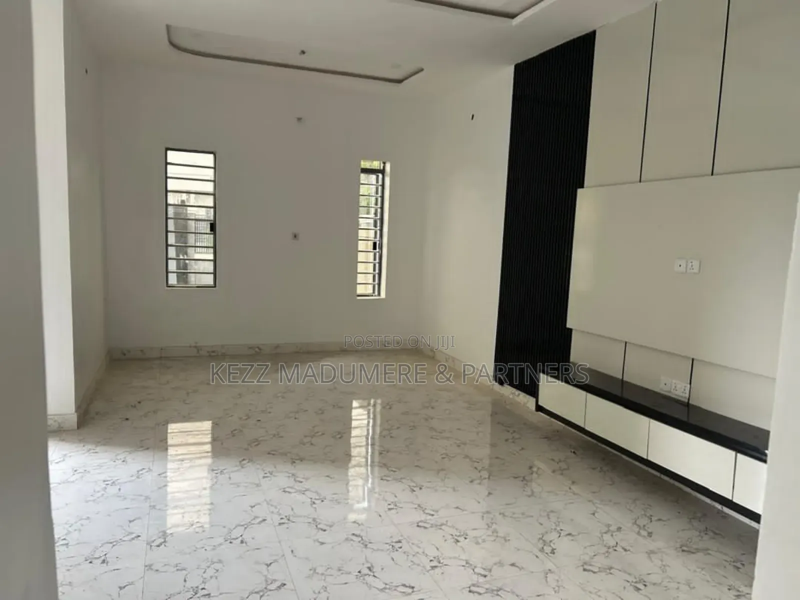6bdrm Duplex in Shelter Afrique for sale