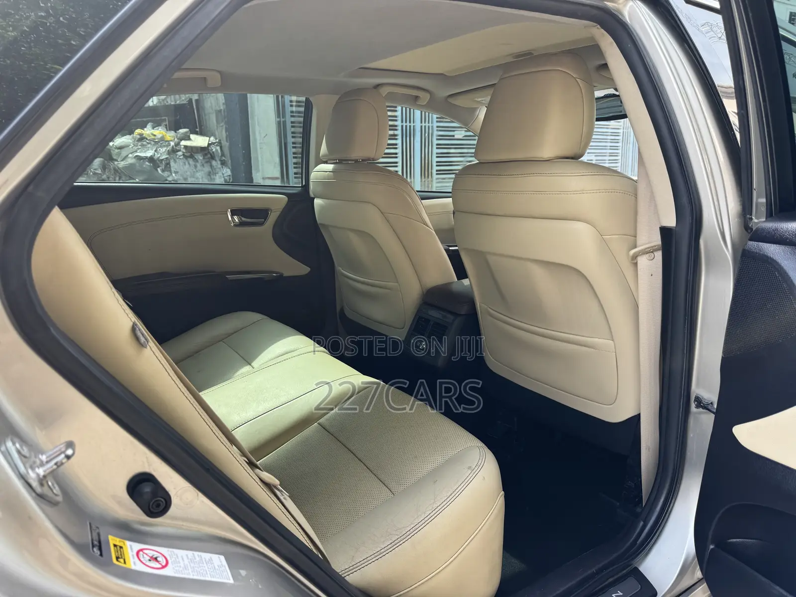 Toyota Avalon Limited Sedan FWD (3.5L 6cyl 6A) 2013 Gold