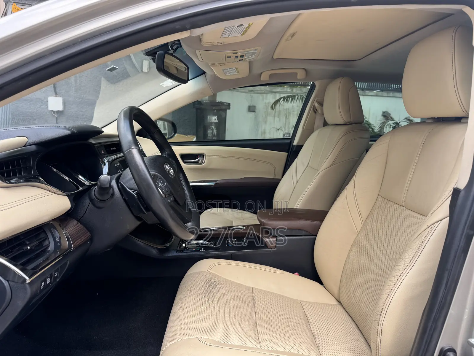 Toyota Avalon Limited Sedan FWD (3.5L 6cyl 6A) 2013 Gold