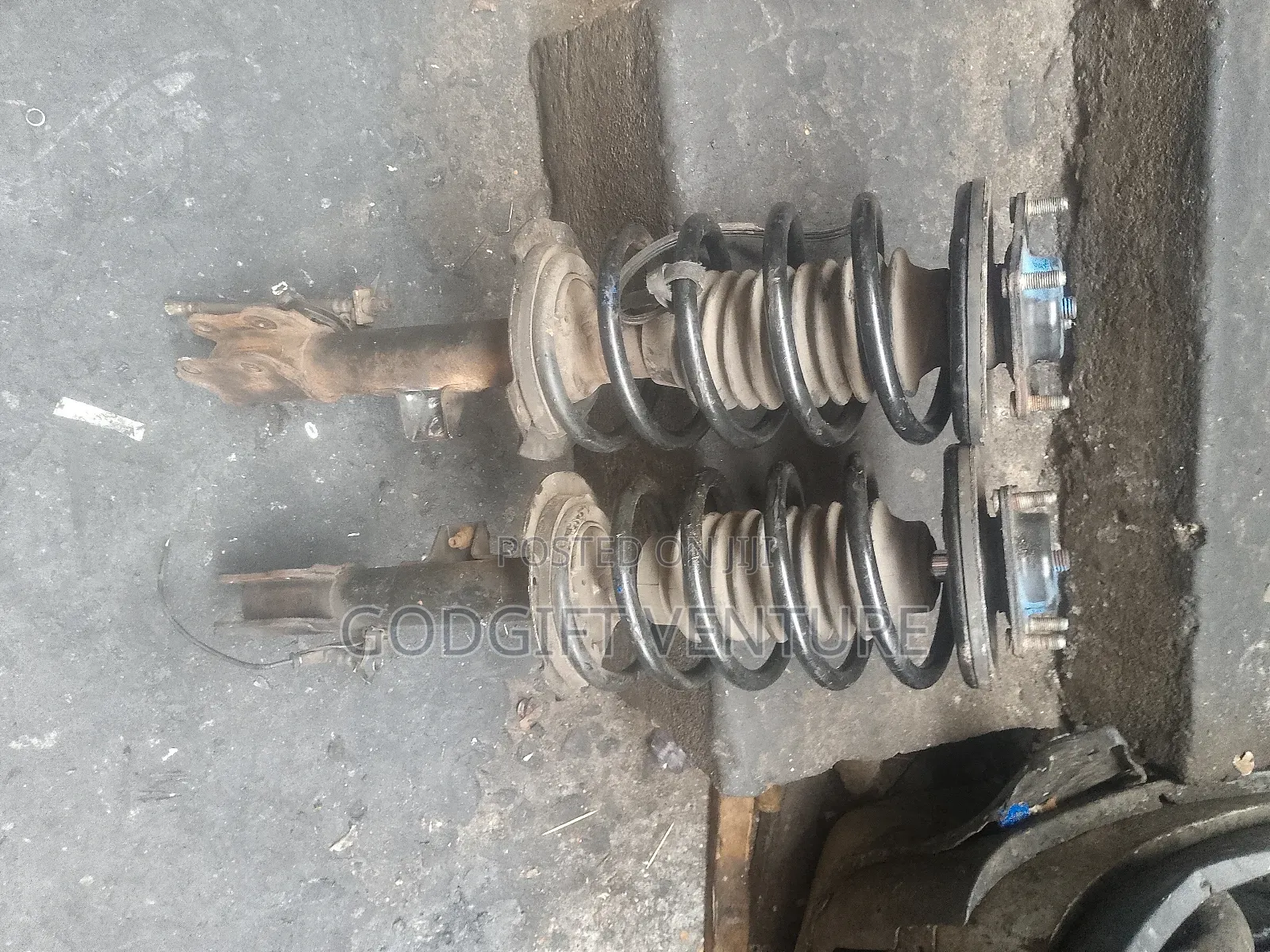 Front Shock Absorber Mazda Tribute, Ford Escape 2003-2010