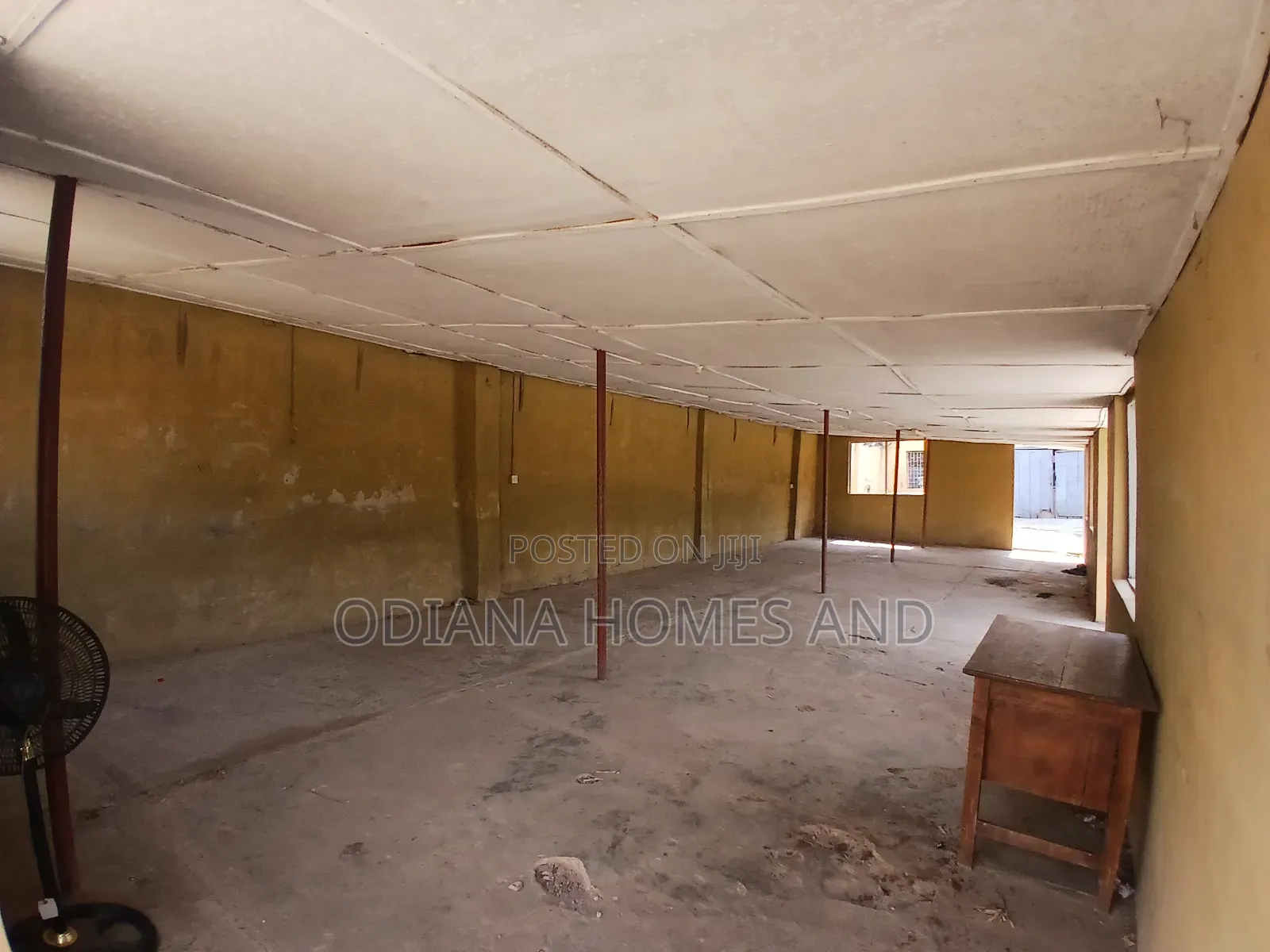 7bdrm Apartment in Behind Brent Mall, Apata for sale