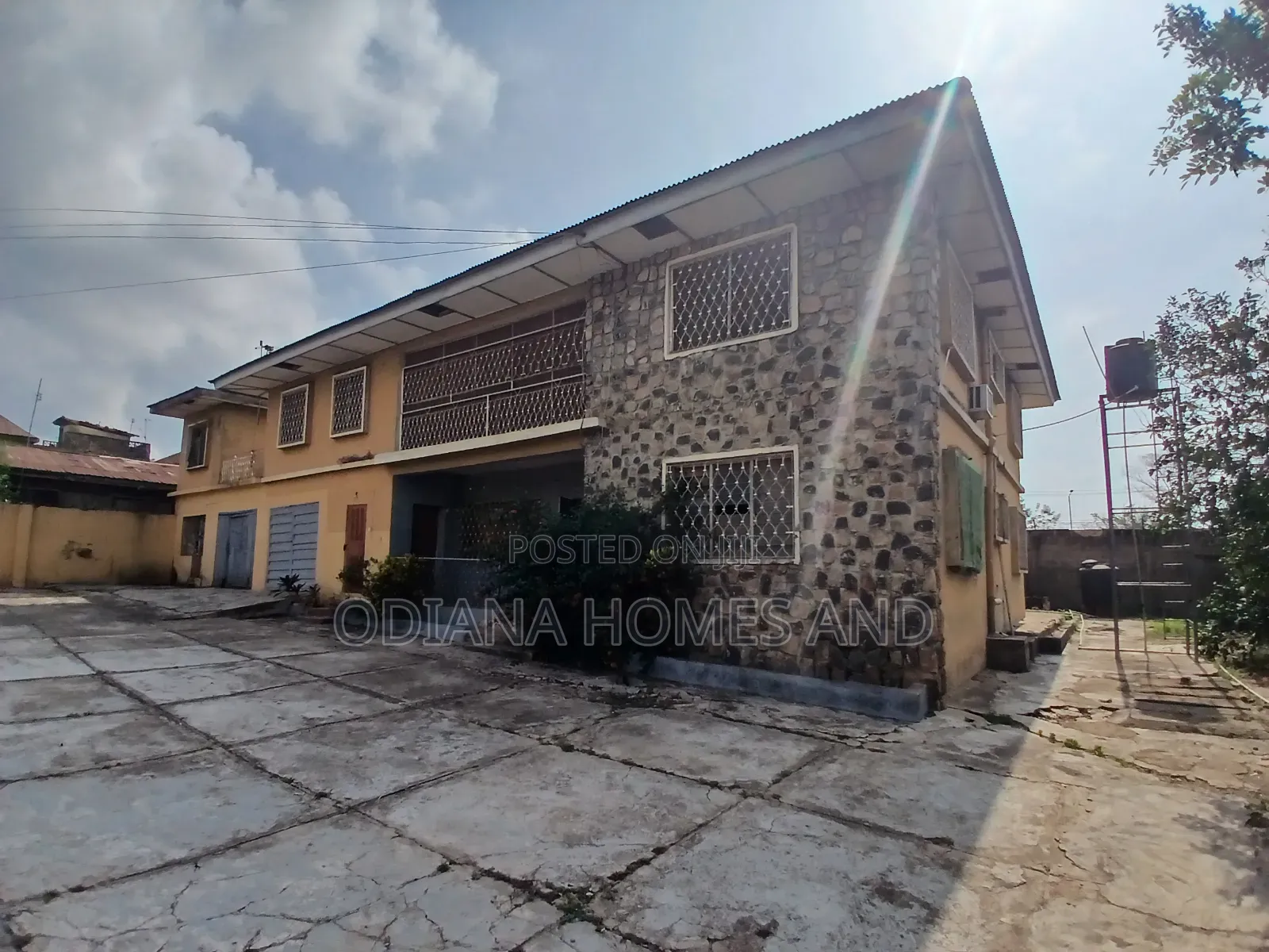7bdrm Apartment in Behind Brent Mall, Apata for sale