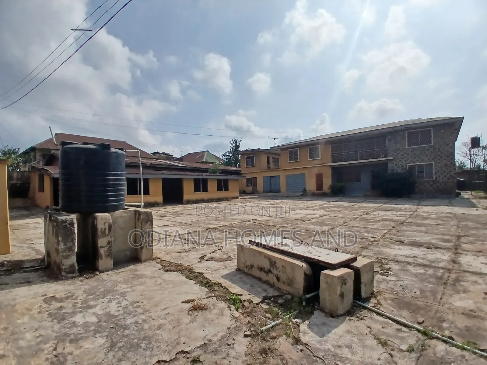 7bdrm Apartment in Behind Brent Mall, Apata for sale