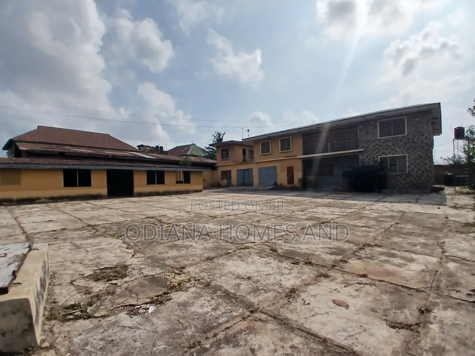 7bdrm Apartment in Behind Brent Mall, Apata for sale