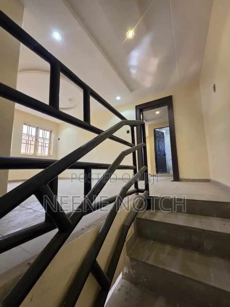 4bdrm Duplex in Sanctuary Street In, Dakwo District for rent