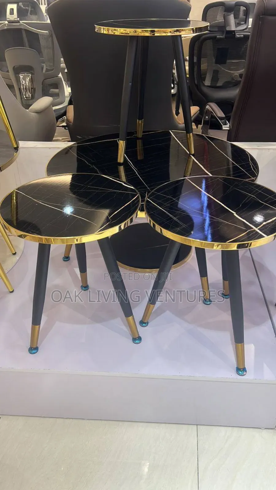 Center Table With 4 Stools