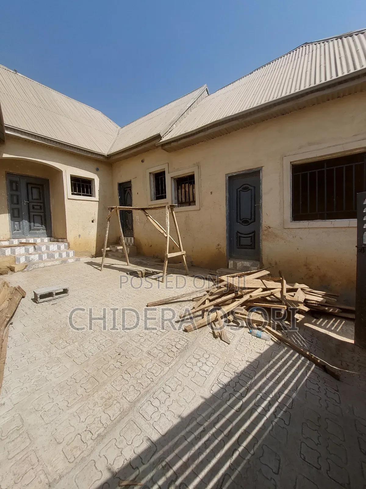 4bdrm Bungalow in Dutse Tipper Garage for sale