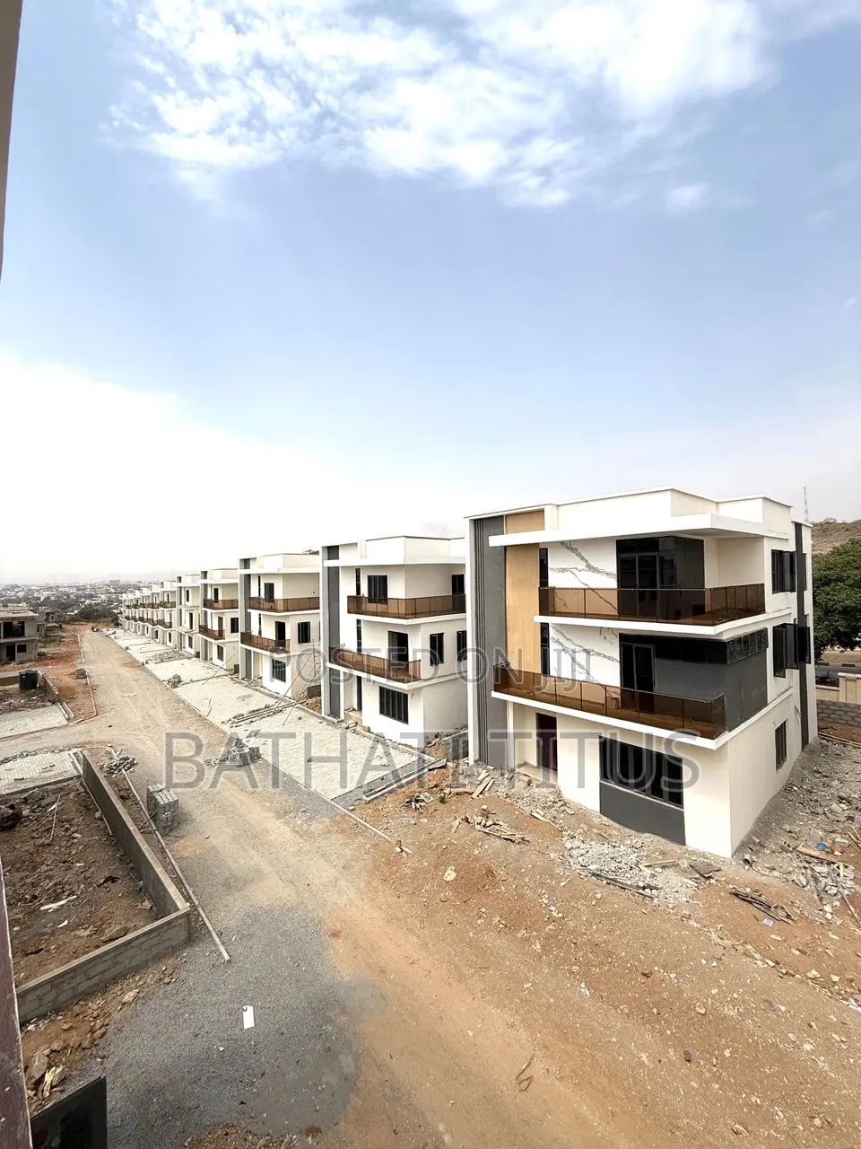 6bdrm Duplex in Guzape District for sale
