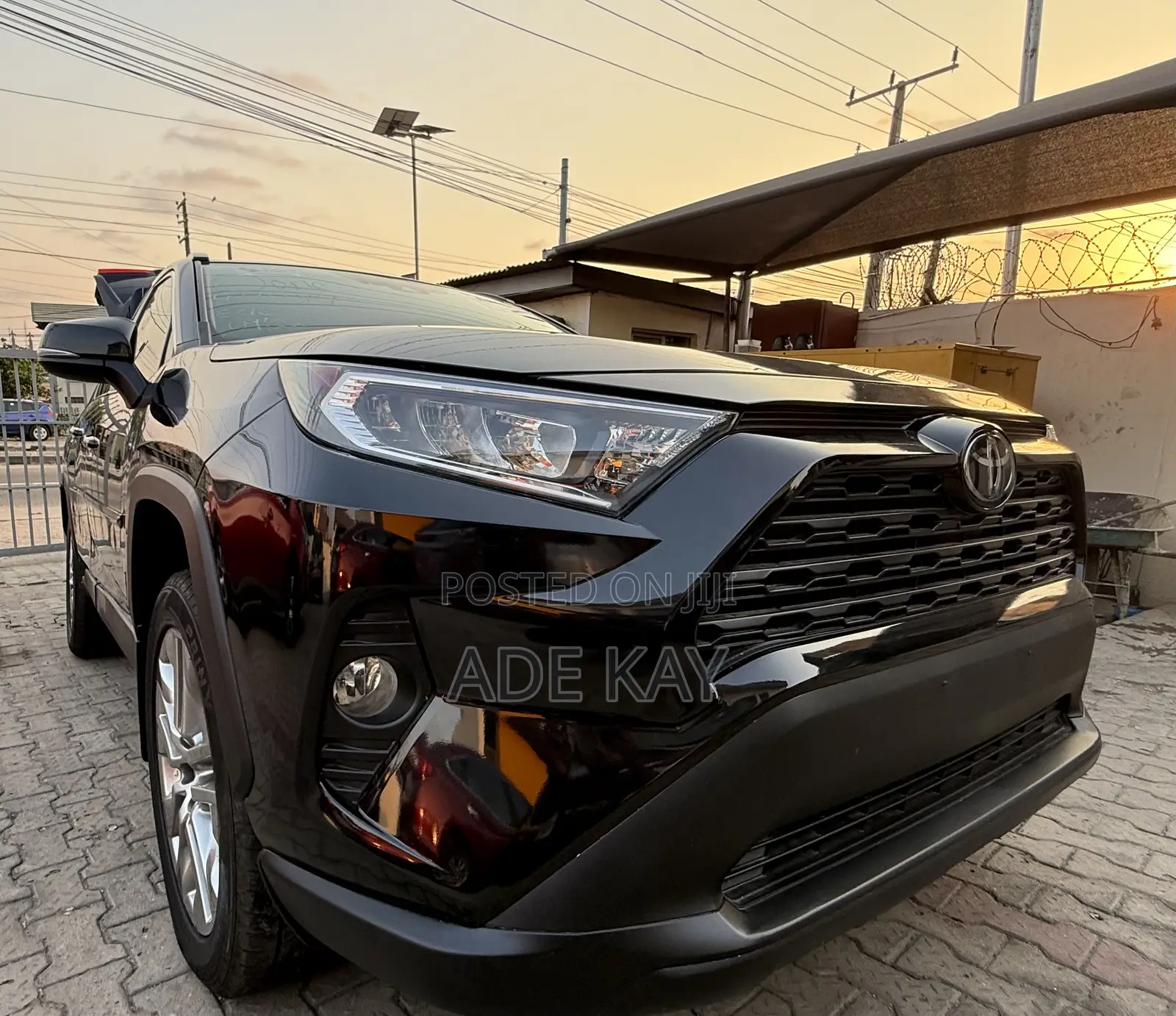 Toyota RAV4 XLE Premium 2021 Black