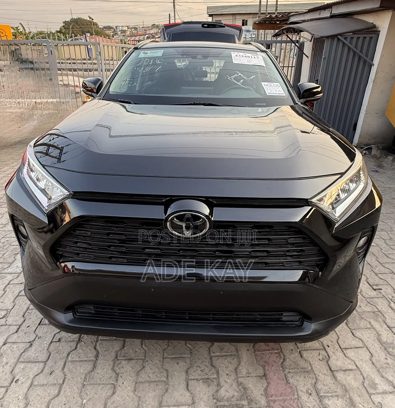Toyota RAV4 XLE Premium 2021 Black