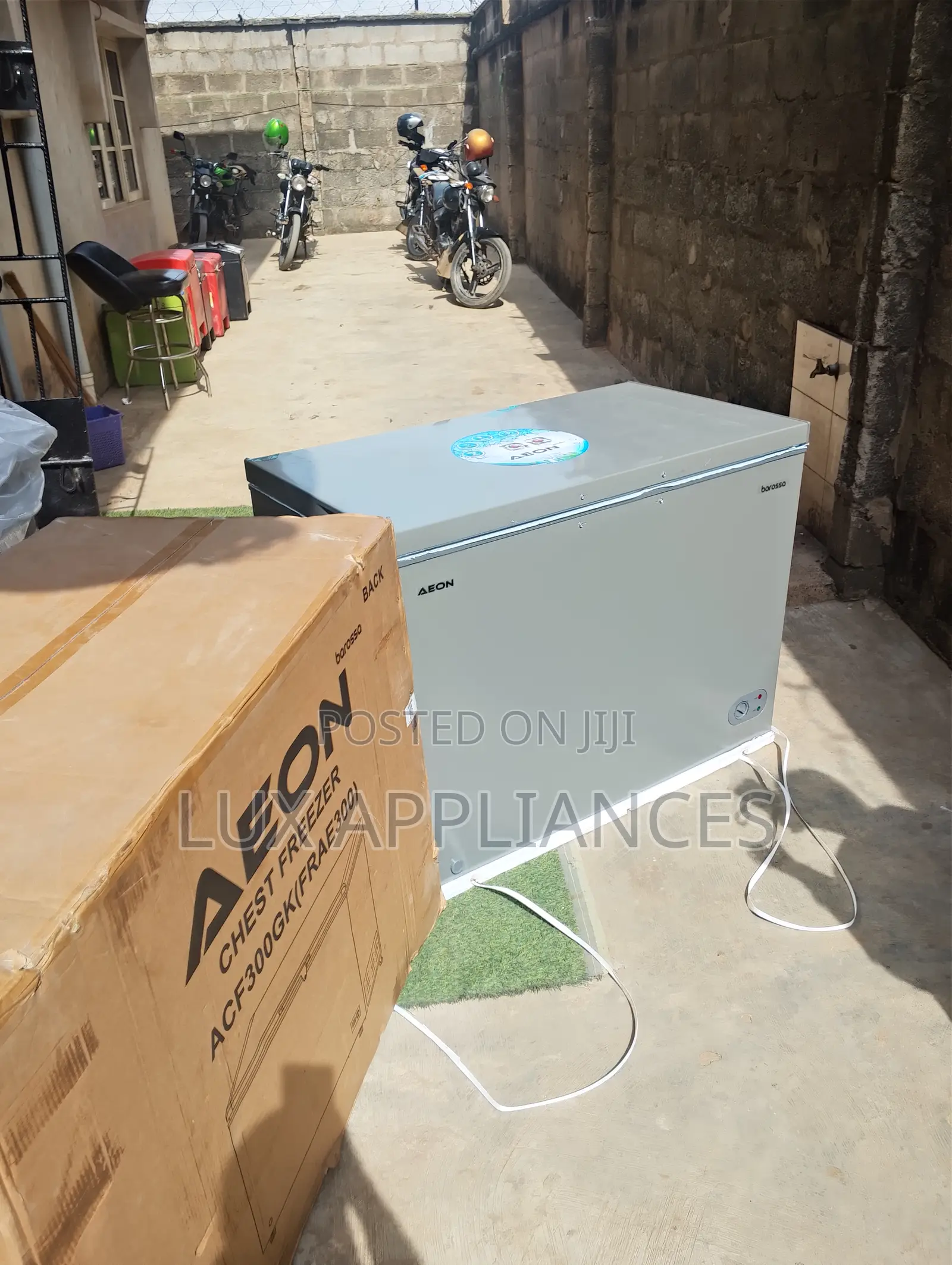 Aeon 300 Litres Deep Freezer
