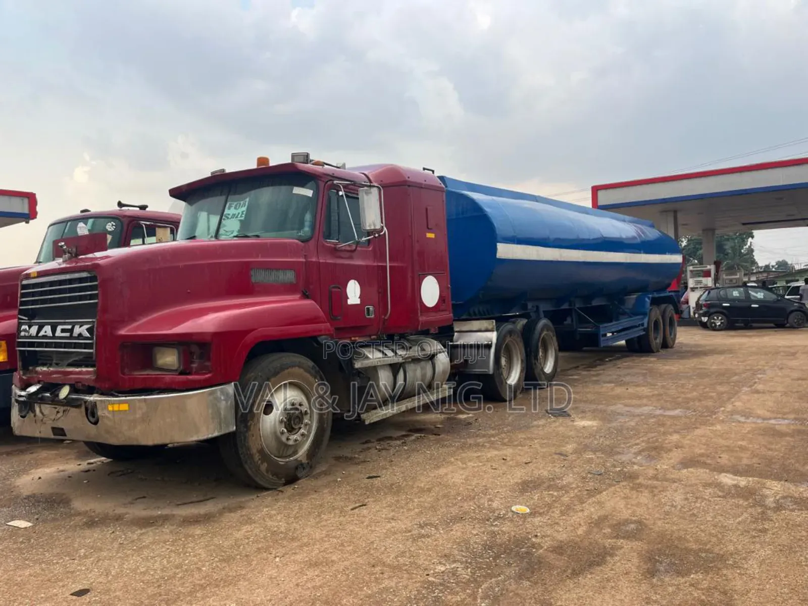 Mack Ch Petrol / Diesel Tanker Truck With 33,000 Liters - Company Use