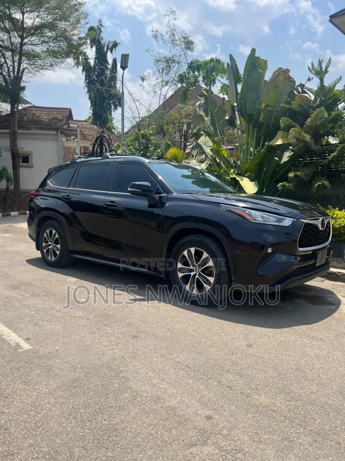 Toyota Highlander XLE 2021 Brown