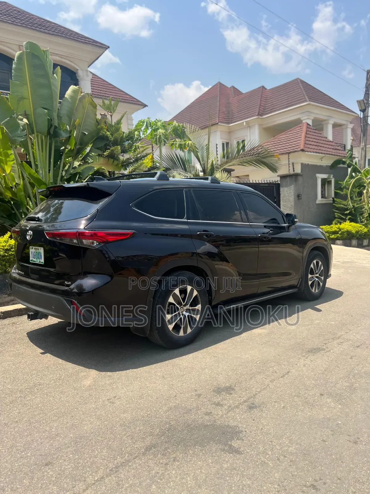 Toyota Highlander XLE 2021 Brown