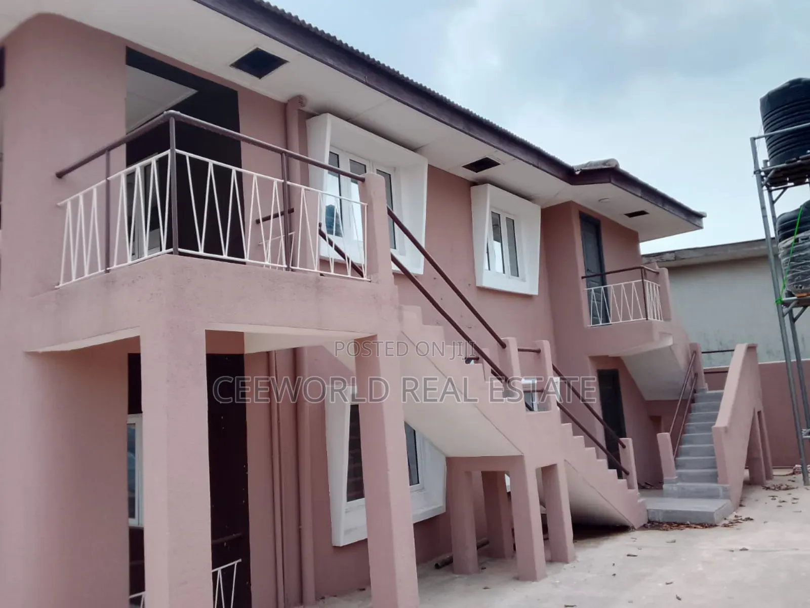 3bdrm Apartment in Agodi Gate for rent