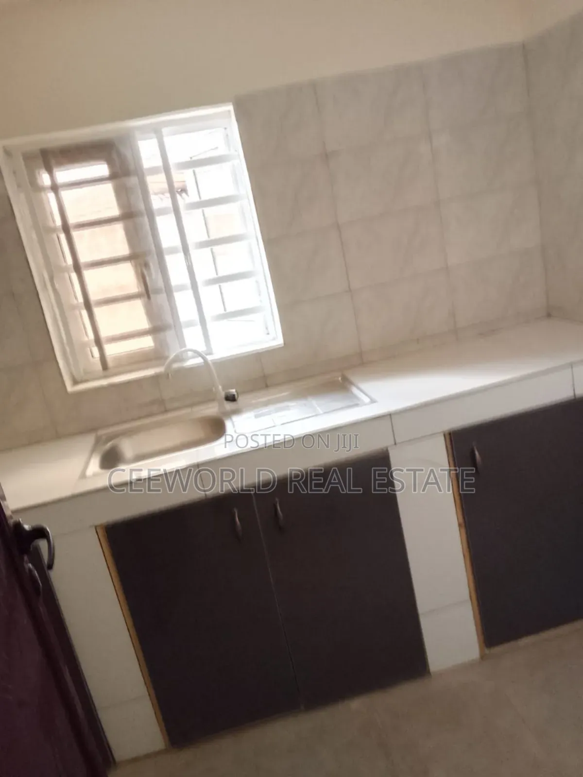 3bdrm Apartment in Agodi Gate for rent