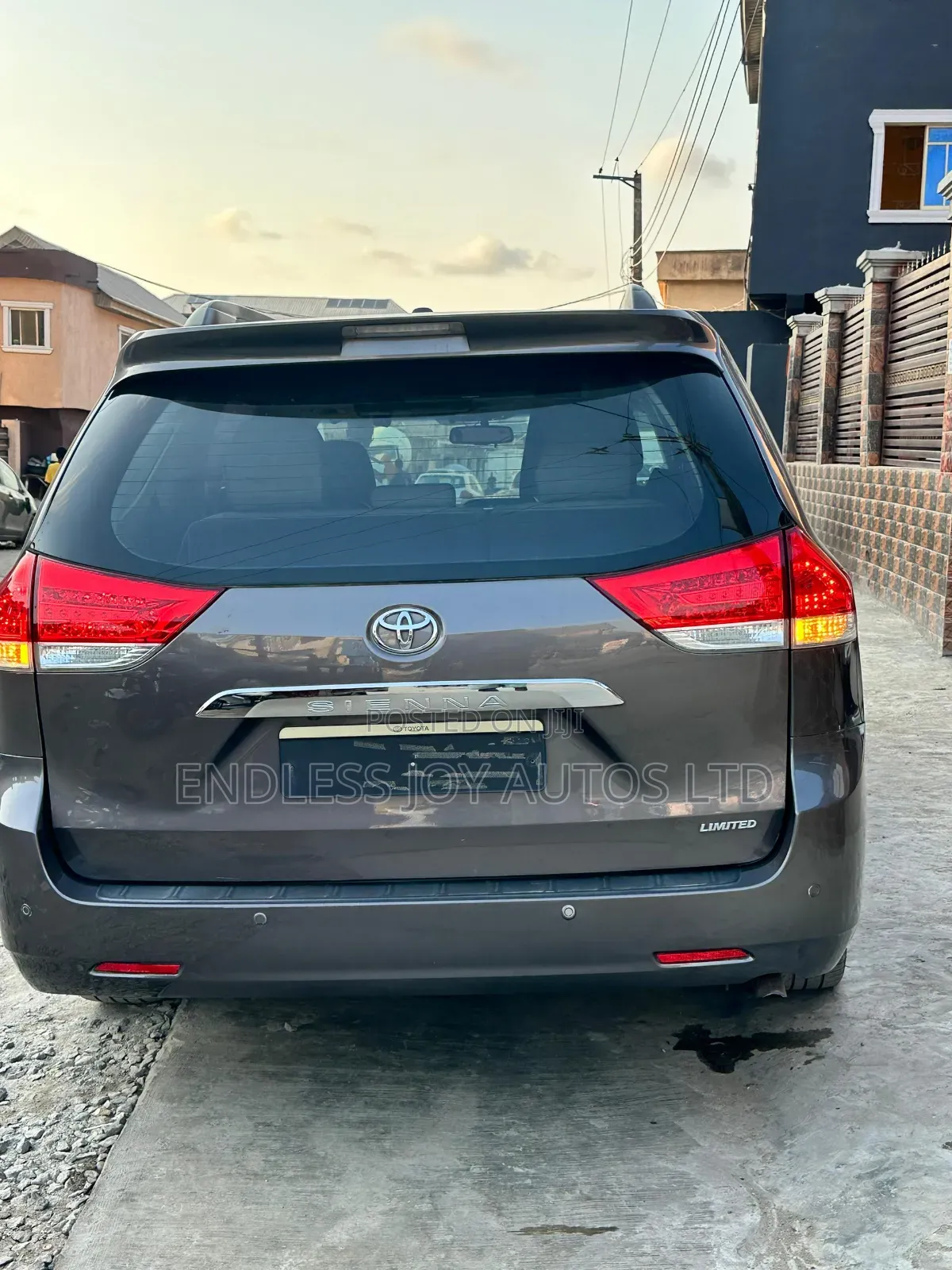Toyota Sienna Limited FWD 7-Passenger 2013 Gray
