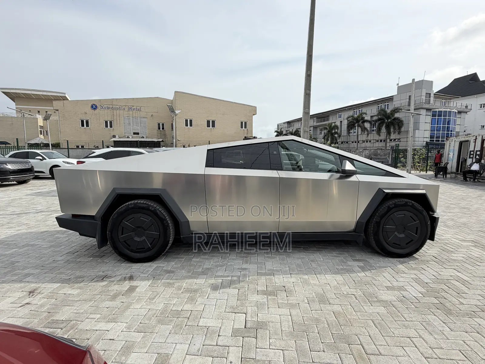 Tesla Cybertruck 173 kWh Cyberbeast AWD 2024 Gray