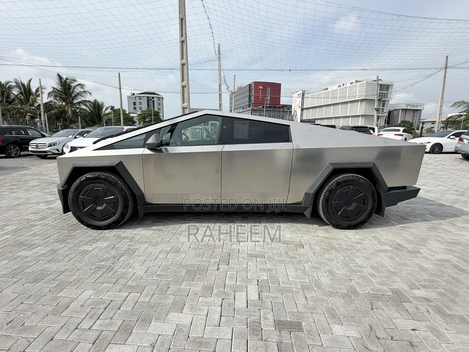 Tesla Cybertruck 173 kWh Cyberbeast AWD 2024 Gray