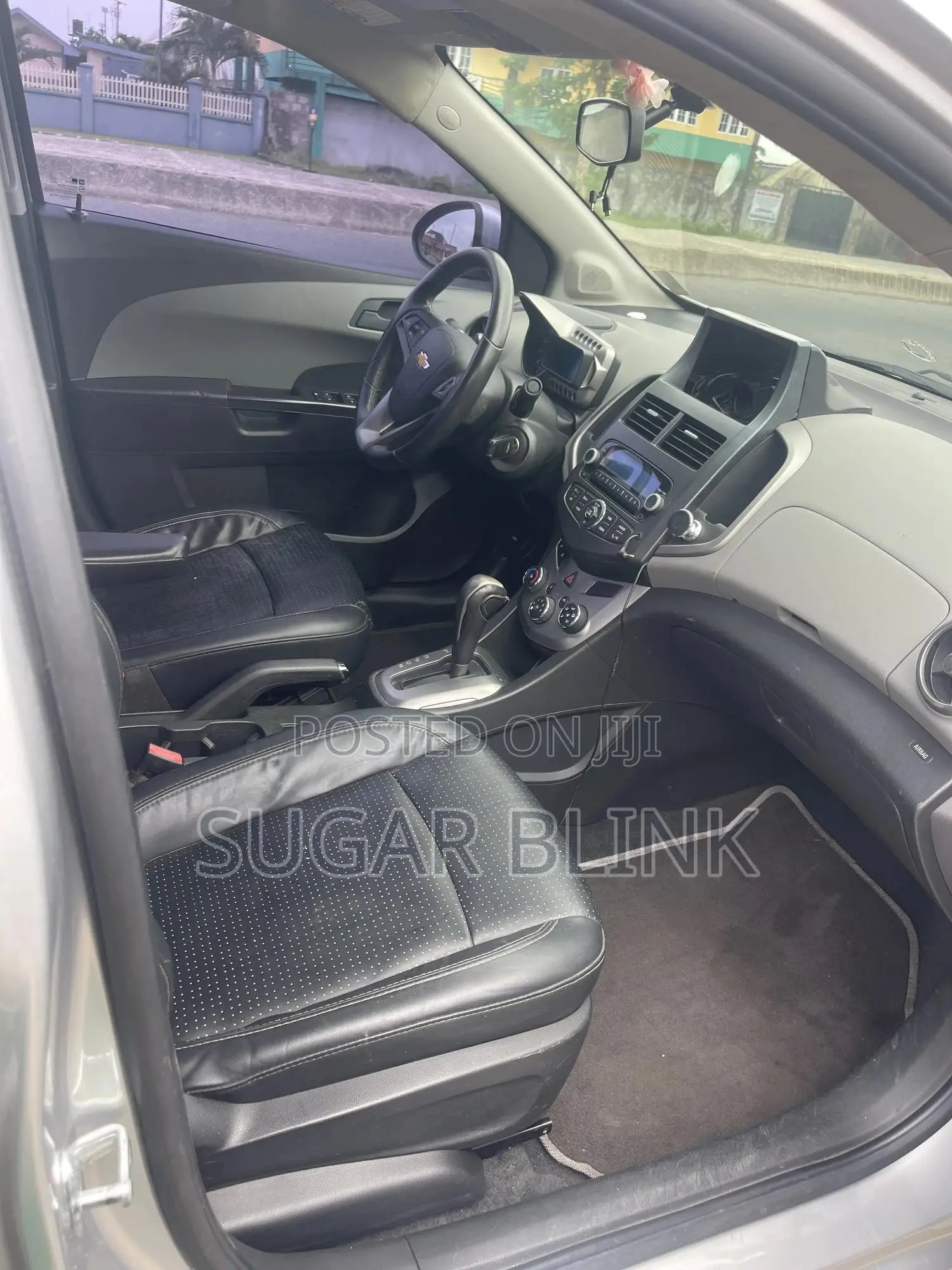 Chevrolet Aveo 1.2 Sedan 2013 Silver