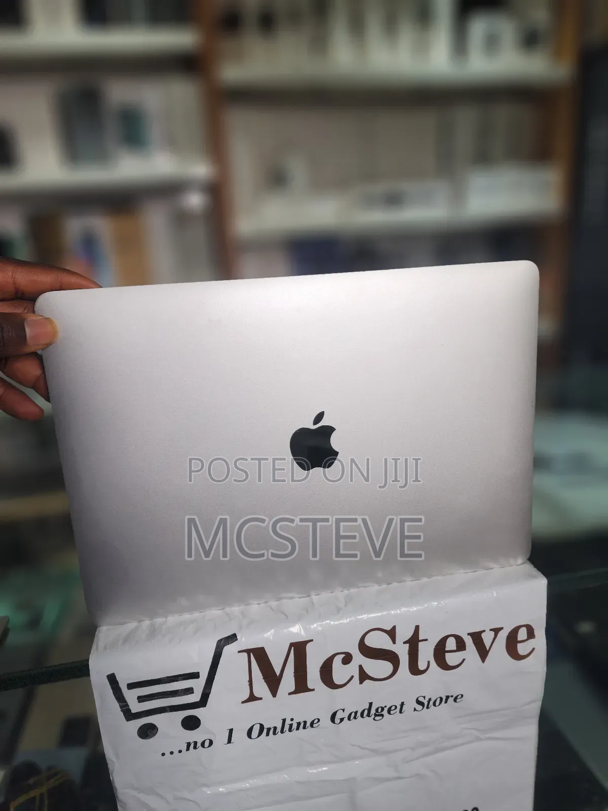 Laptop Apple MacBook Pro 2022 M2 8GB Apple M2 SSD 256GB