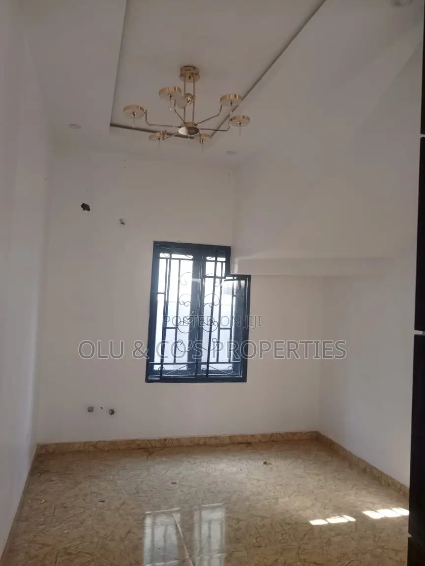 3bdrm Block of Flats in An Estate Around, Lugbe District for rent