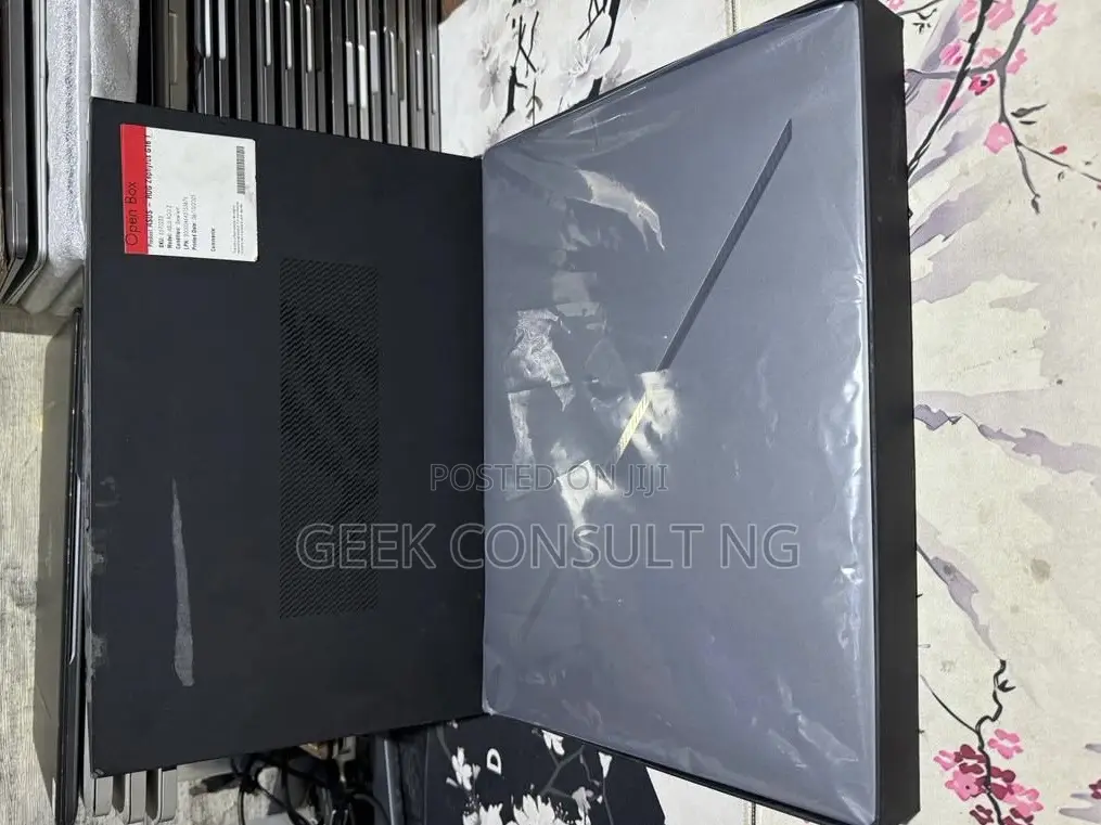 New Laptop Asus ROG Zephyrus G16 32GB Intel Core Ultra 9 SSD 1T