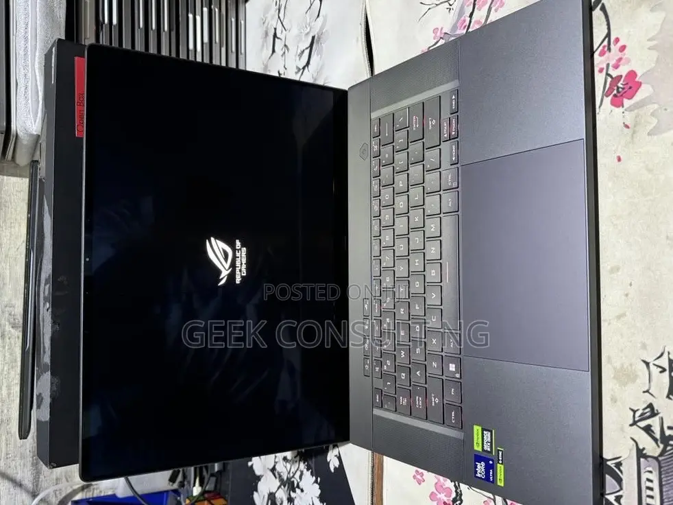 New Laptop Asus ROG Zephyrus G16 32GB Intel Core Ultra 9 SSD 1T