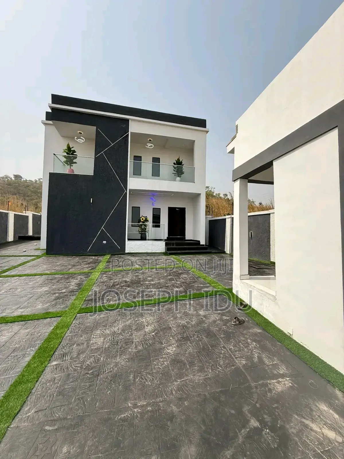 4bdrm Duplex in Golf Annex Estate for sale