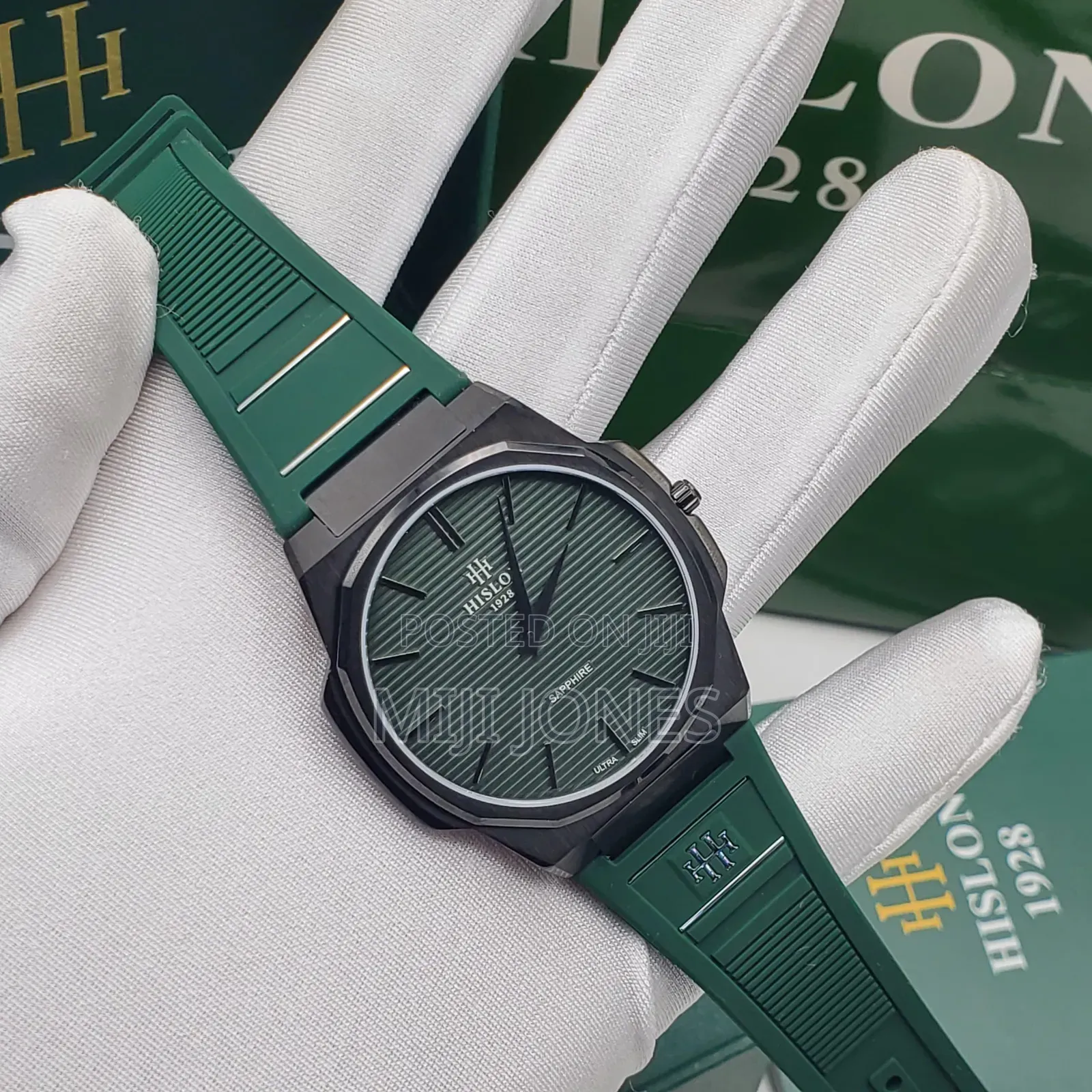 "Hislon Cl127 - Sporty Rubber Strap Watch"