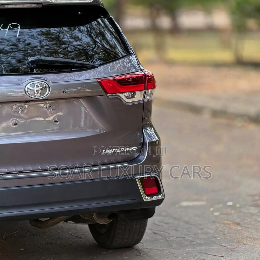 Toyota Highlander Limited 2019 Gray