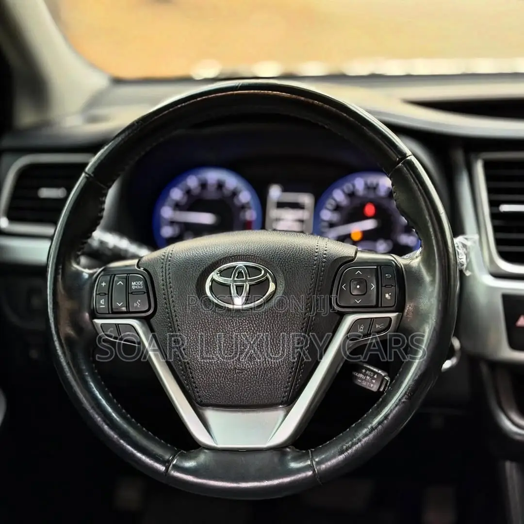 Toyota Highlander Limited 2019 Gray