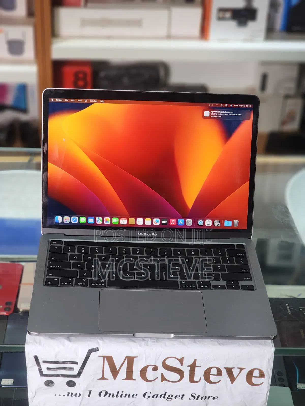 Laptop Apple MacBook Pro 2022 M2 8GB Apple M2 SSD 256GB