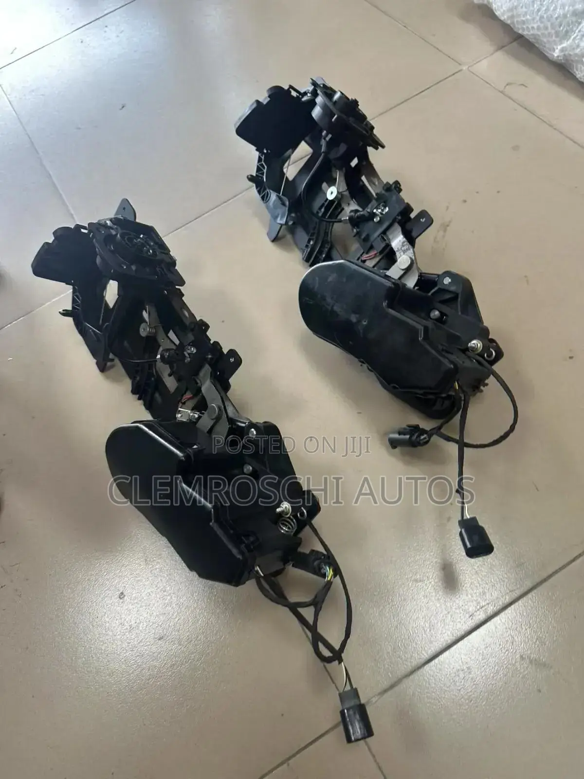 High Quality Certified Front Logo Panel Lifter Rolls-Royce Cullinan