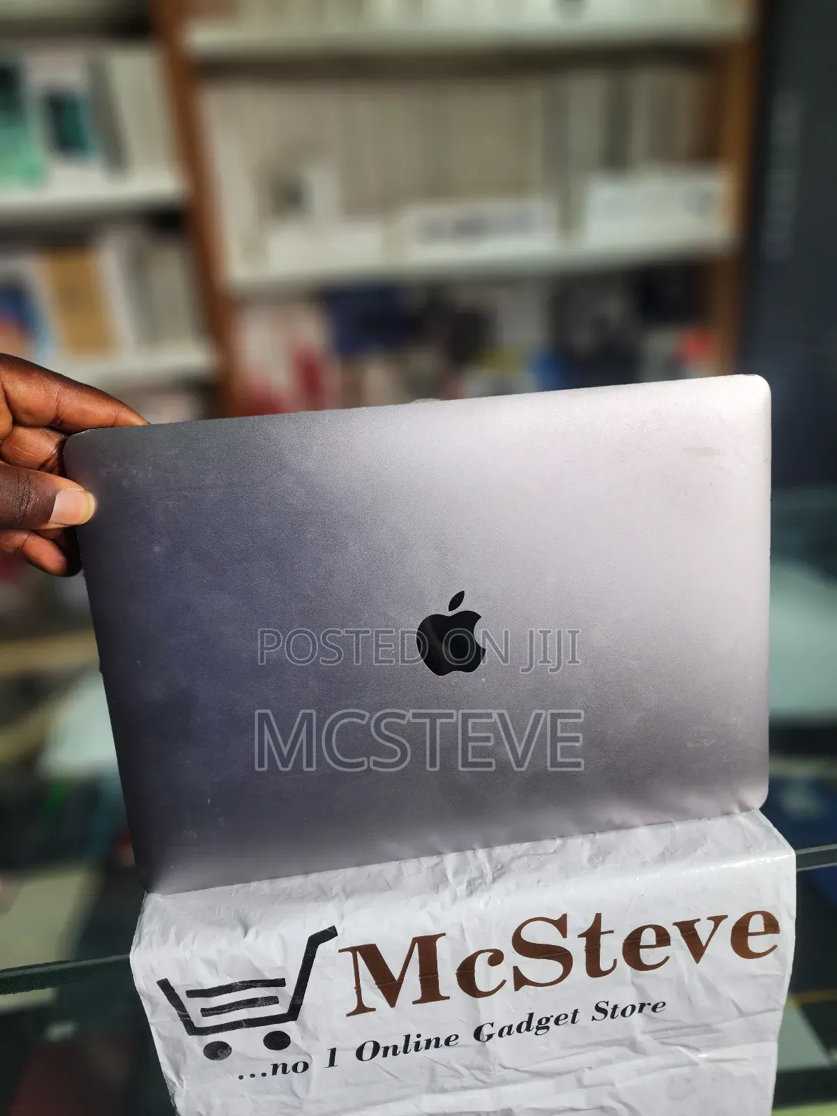 Laptop Apple MacBook Pro 2022 M2 8GB Apple M2 SSD 256GB