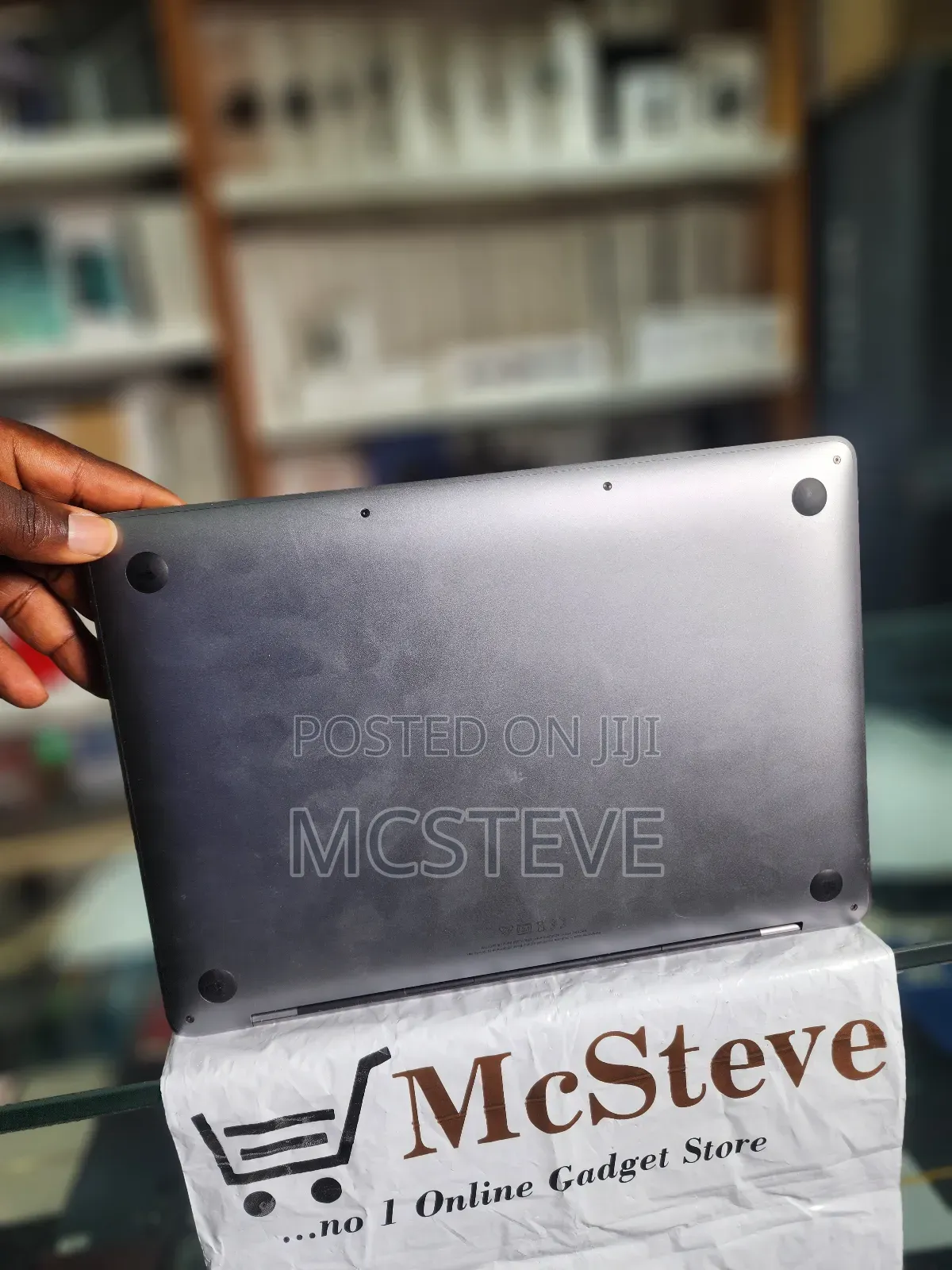 Laptop Apple MacBook Pro 2022 M2 8GB Apple M2 SSD 256GB