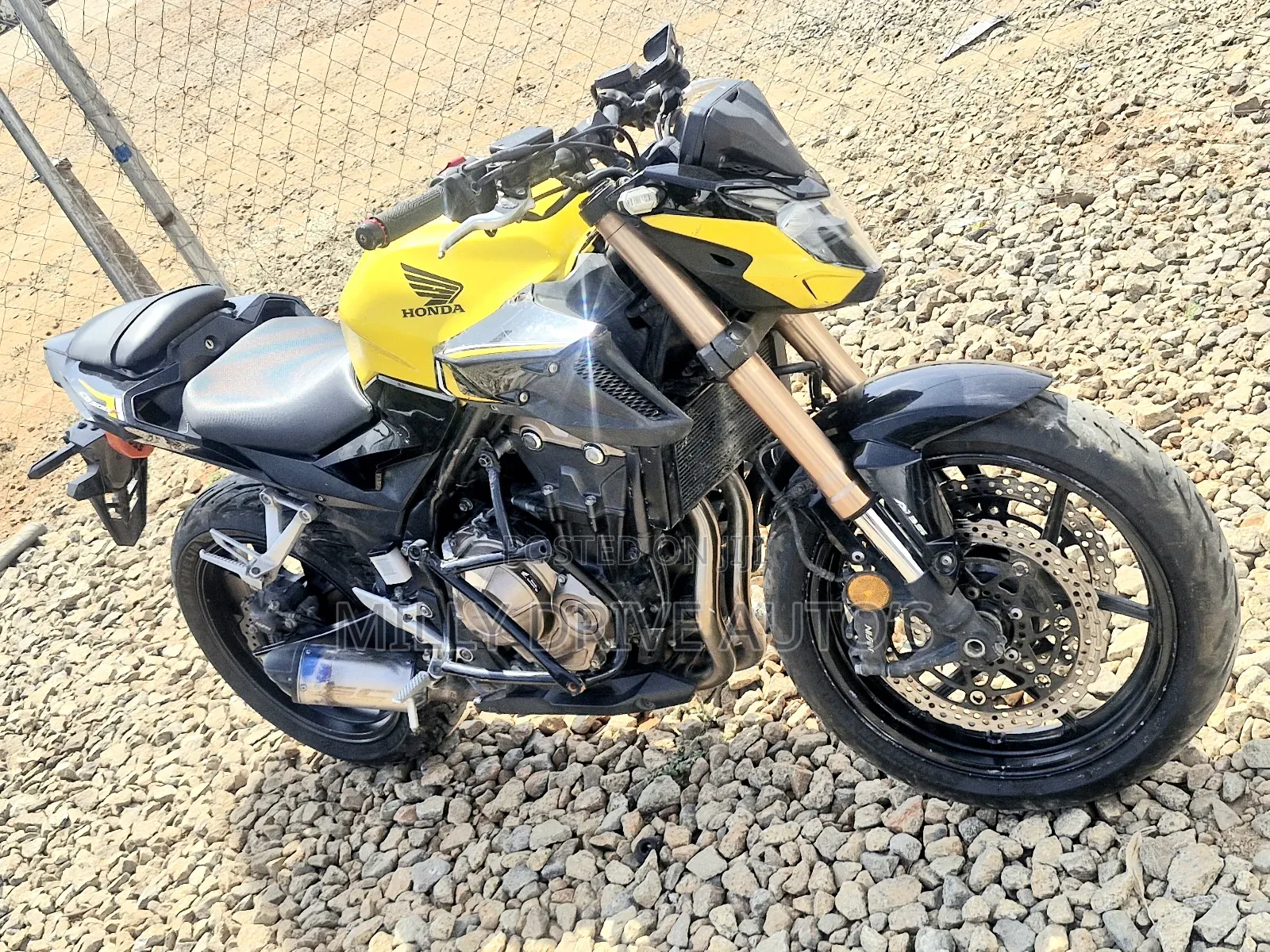 Honda CB 2023 Yellow