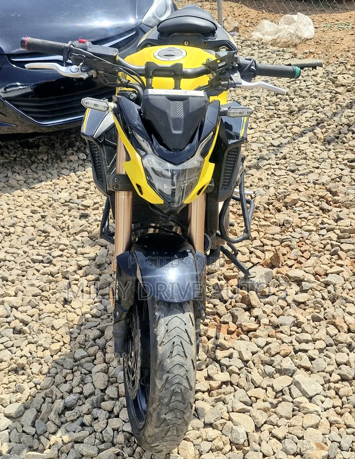 Honda CB 2023 Yellow