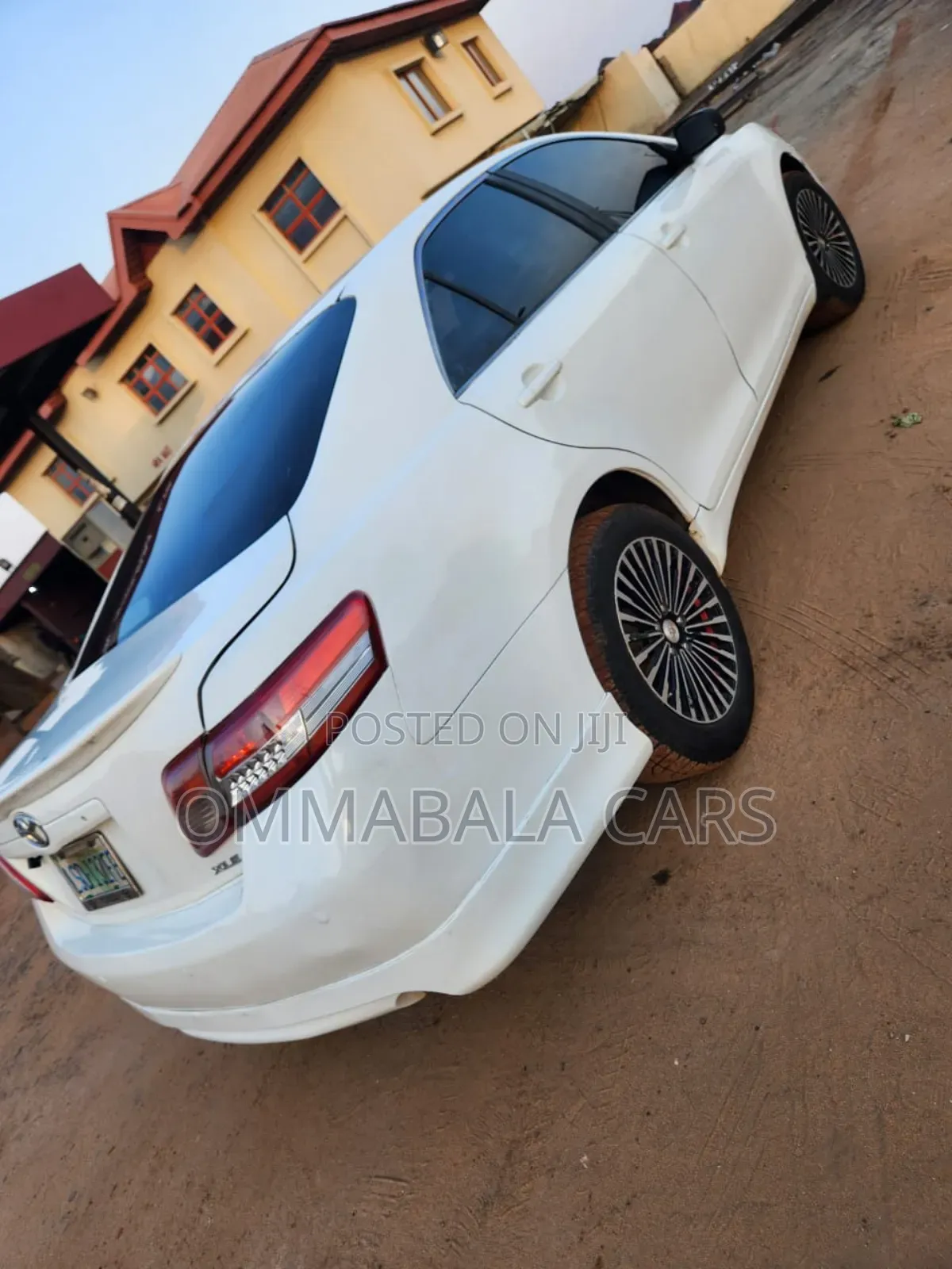 Toyota Camry XLE 4dr Sedan (2.5L 4cyl 6AM) 2010 White