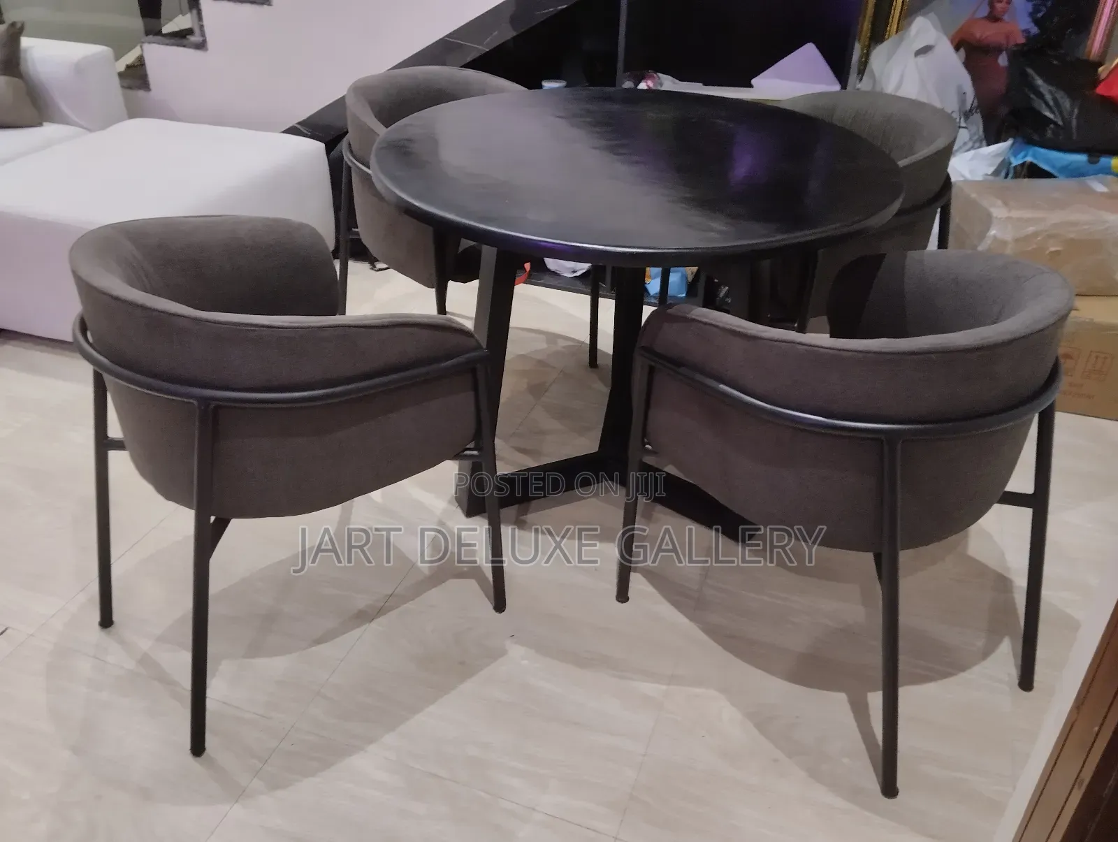 Stylish 4-Seater Round Dining Set