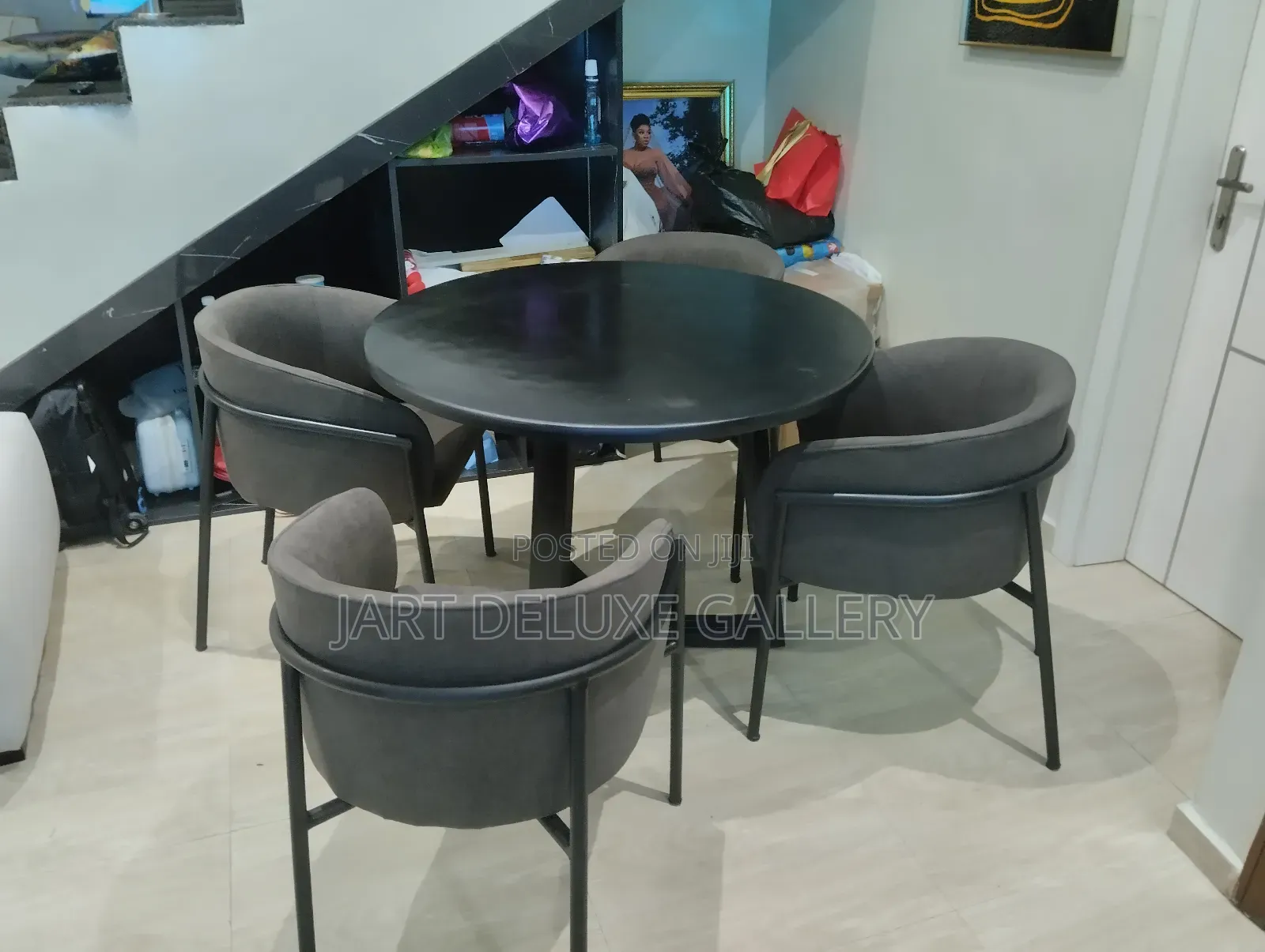 Stylish 4-Seater Round Dining Set