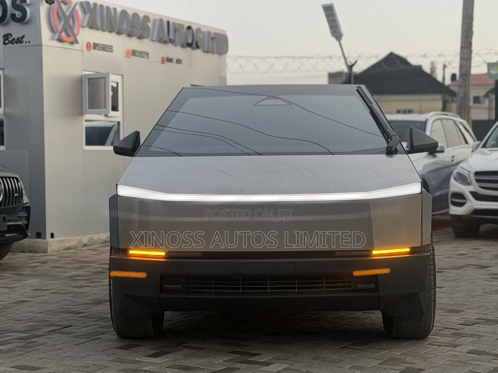 Tesla Cybertruck 2024 Gold