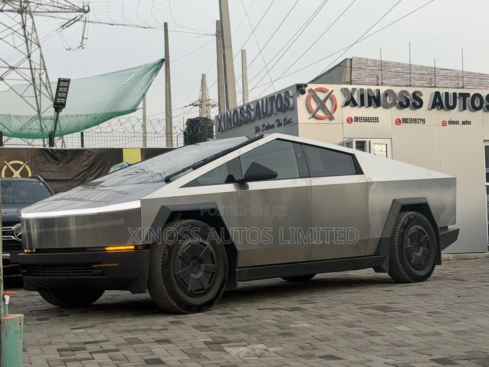 Tesla Cybertruck 2024 Gold