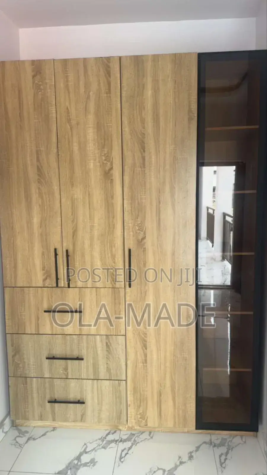 4 Doors Wardrobe With Glass Door