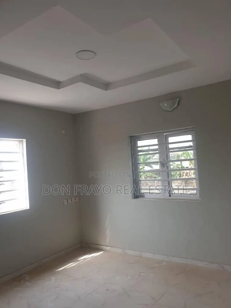 18bdrm Block of Flats in Odo Ona Elewe, Akala Express for sale